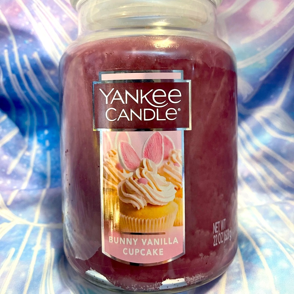 Yankee candle 22 oz Bunny Vanilla Cupcake
